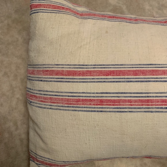 Vintage Farmhouse accent pillow - Picture 2 of 6